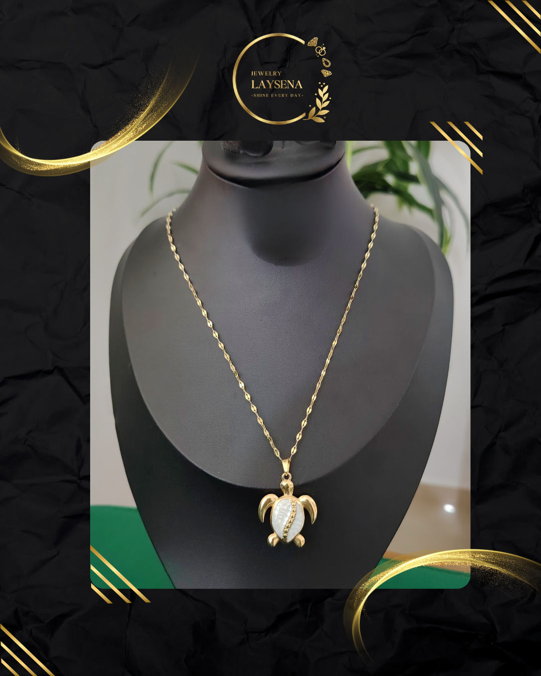 Collier Tortue – Pendentif Nacre & Zircons sur Chaîne Dorée Torsadée