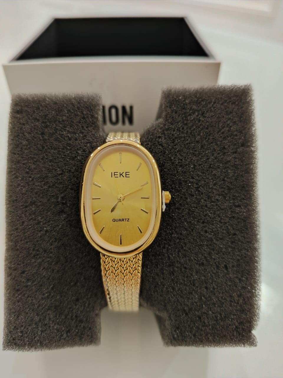 Montre Femme Ovale Dorée Vintage – IEKE