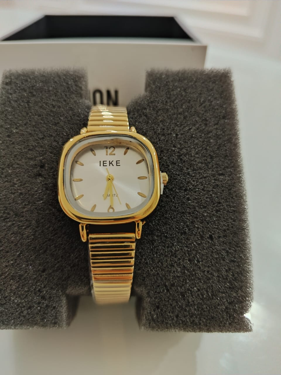 Montre Femme Carrée Dorée Vintage – IEKE
