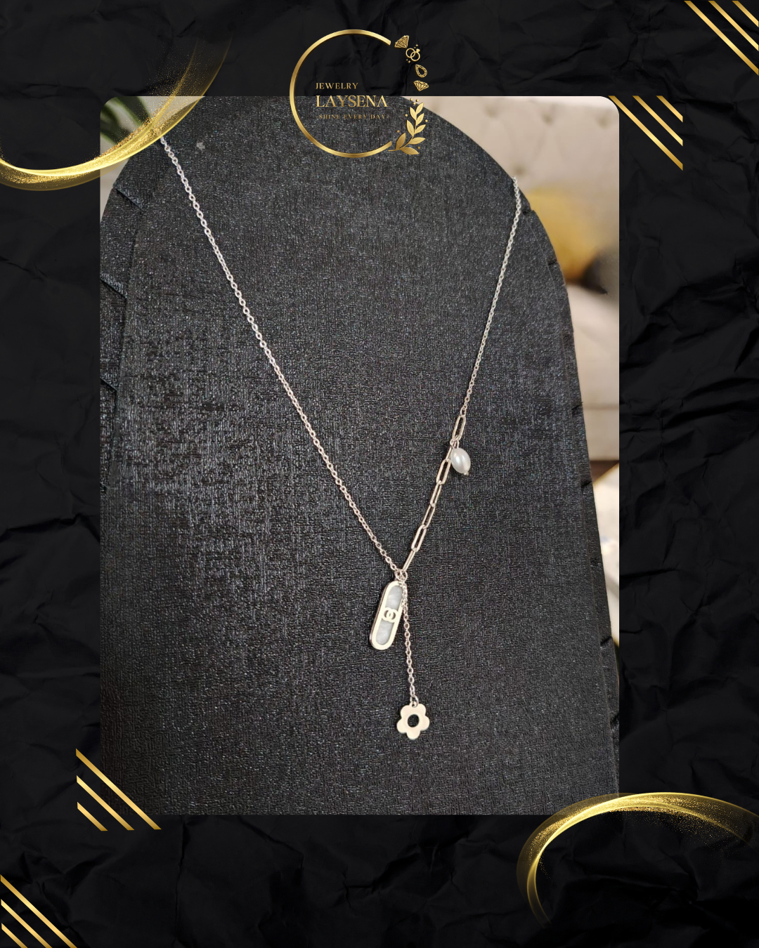 Collier Massika – Plaque Capsule, Perle Baroque & Fleur Dorée