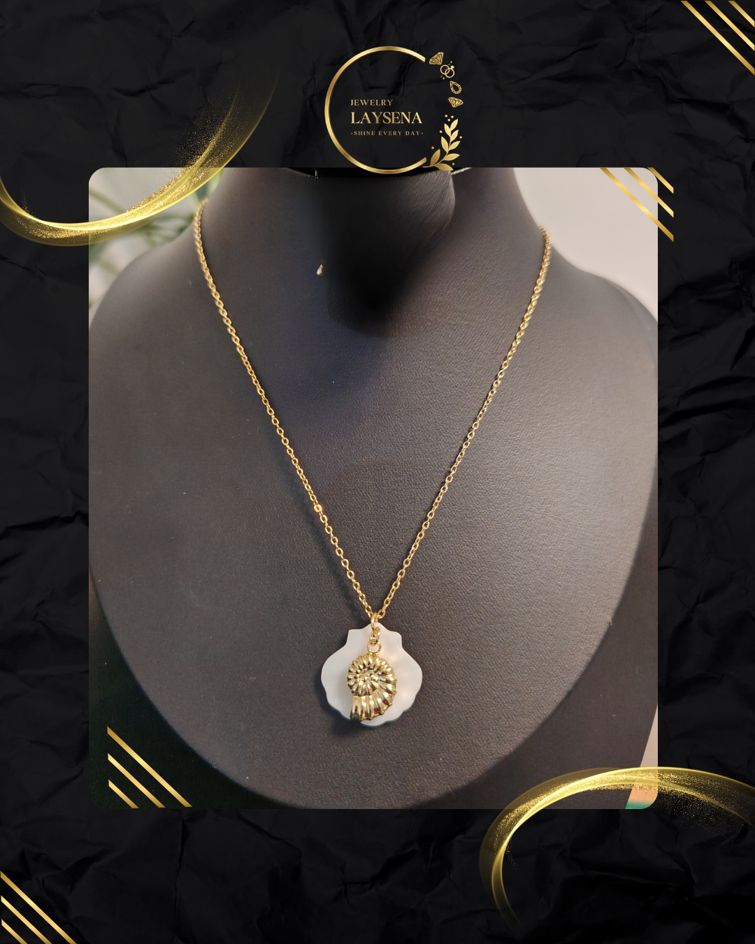 Collier Coquille Saint-Jacques – Nacre Naturelle & Médaillon Soleil Doré