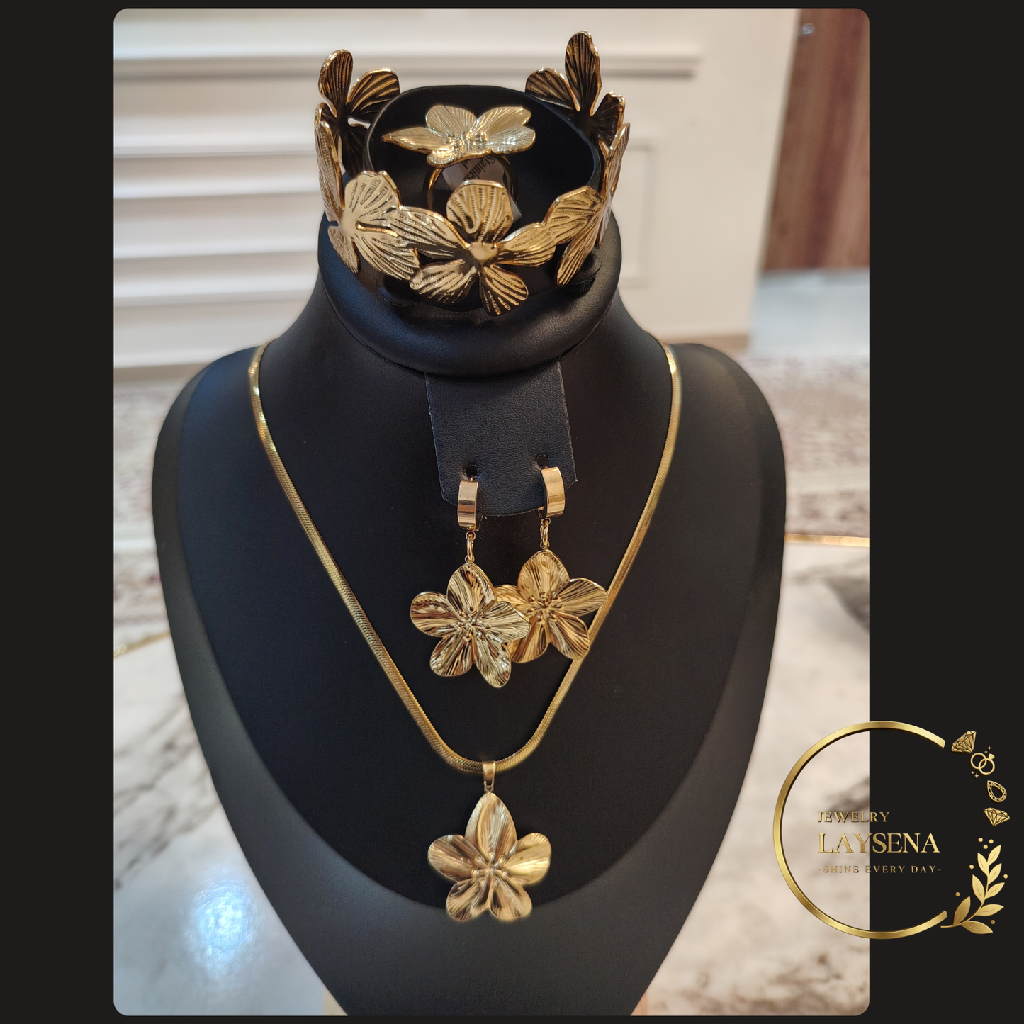 ENSEMBLE Motifs Floraux :Collier + Bracelet + Boucles d’Oreilles + Bague