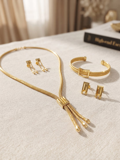 Parure Cascade Dorée – Collier Cravate, Bracelet & Boucles d’Oreilles
