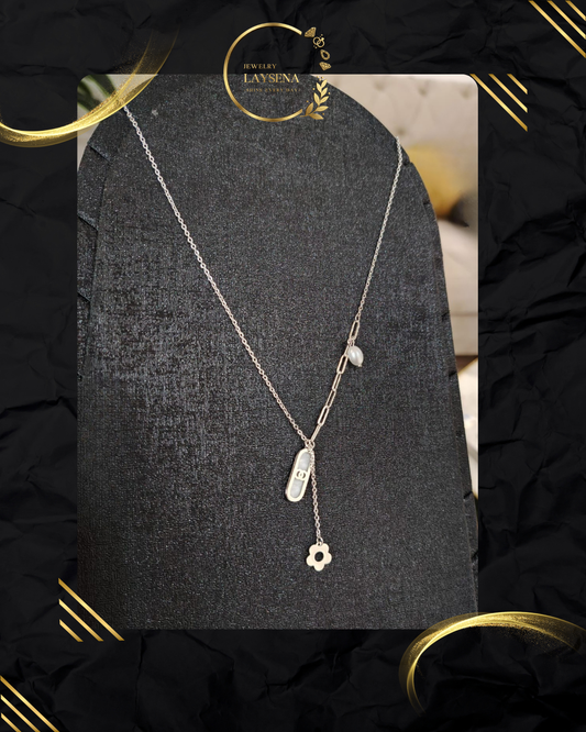 Collier Massika – Plaque Capsule, Perle Baroque & Fleur Dorée