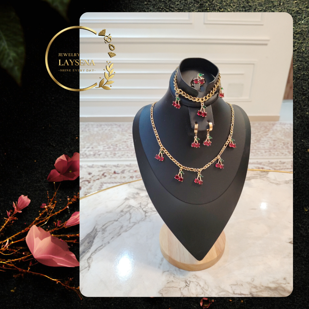 Ensemble Cirys: الفخامة مع لمسة دلال. 🍒 طقم الكرز اللي باش يزيّن لبستك ويعطيك طلة مختلفة!