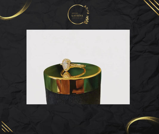 Bague Solitaire – Pierre Poire Pavée Dorée
